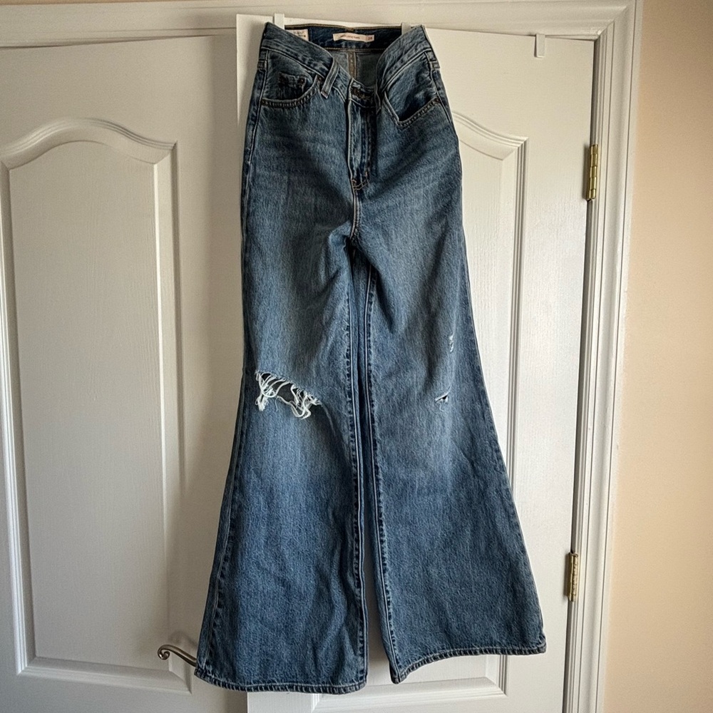 Women’s Levi’s Flared Jeans